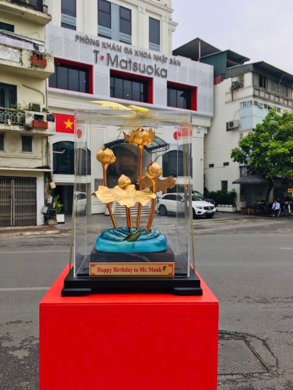 Chậu hoa sen mạ vàng mạ vàng 24k