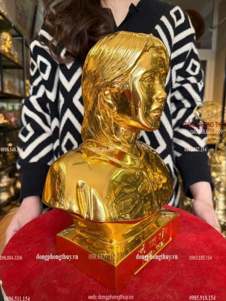 Tượng Võ Thị Sáu bằng đồng đỏ dát vàng 24k Cao 30 ngang 24 sâu 11 nặng 9,5kg