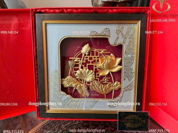 Tranh hoa sen mạ vàng 24k 30x30cm