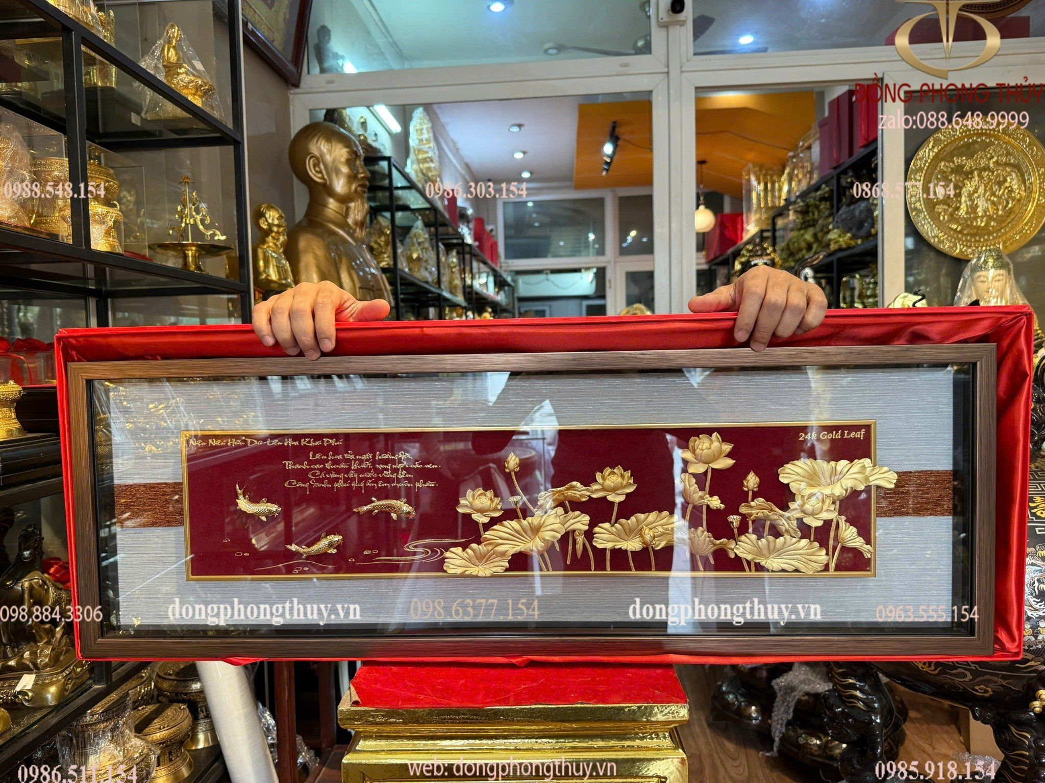 Tranh hoa sen bằng đồng mạ vàng 29x87cm