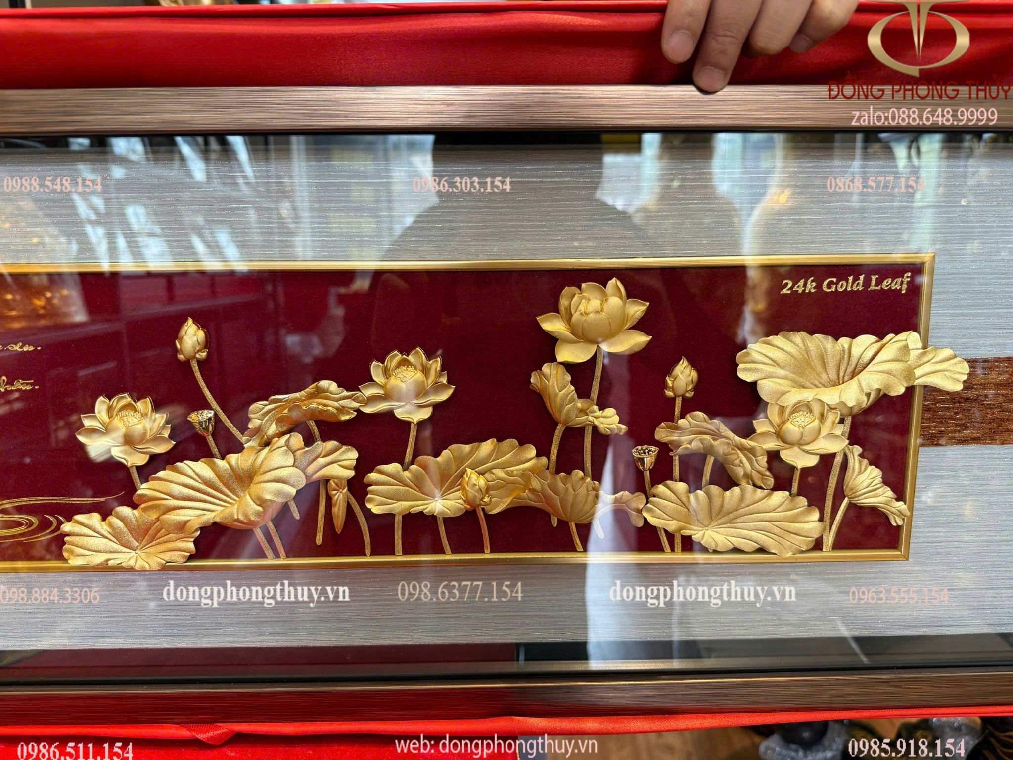 Tranh hoa sen bằng đồng mạ vàng 29x87cm