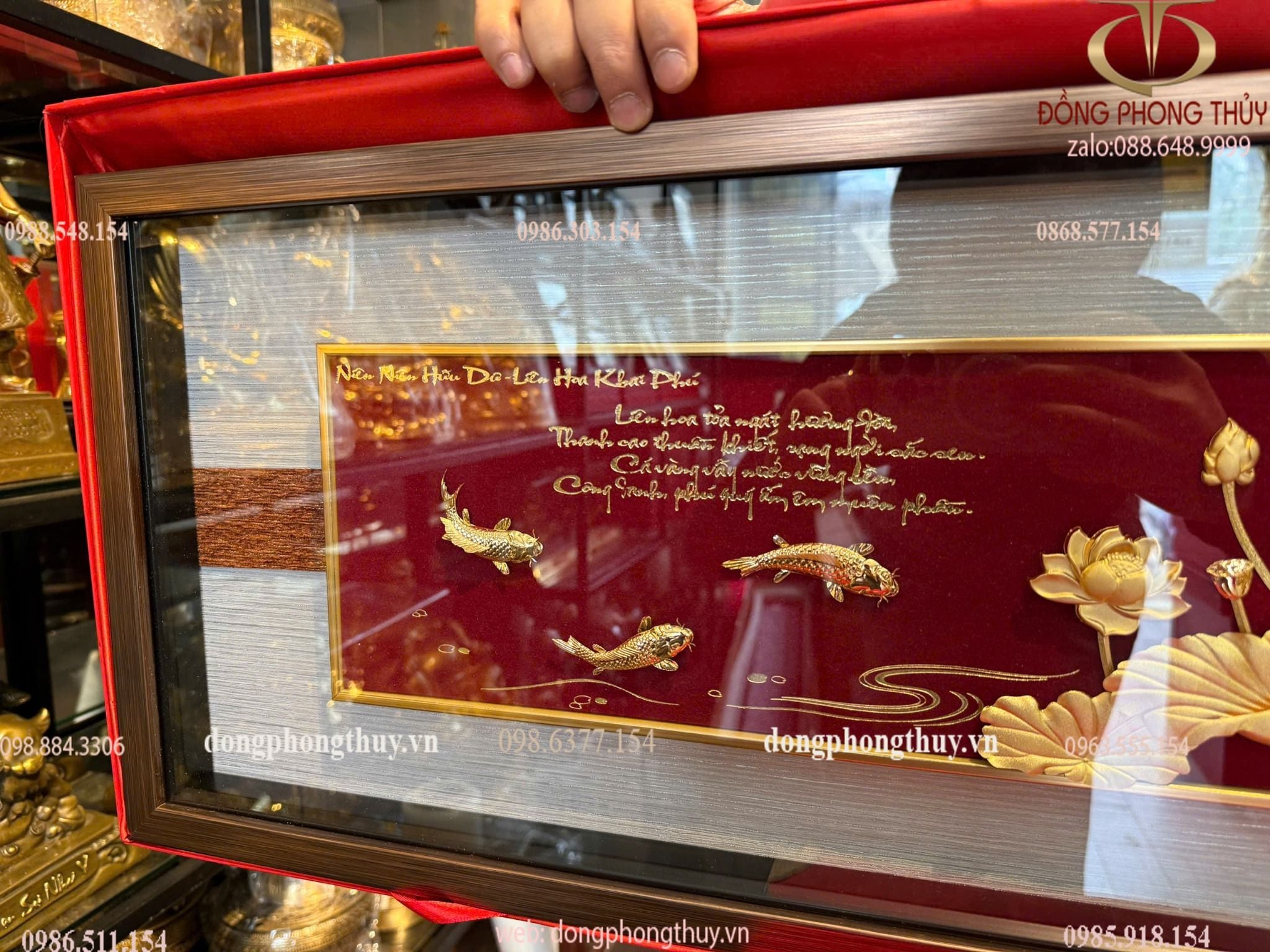 Tranh hoa sen bằng đồng mạ vàng 29x87cm