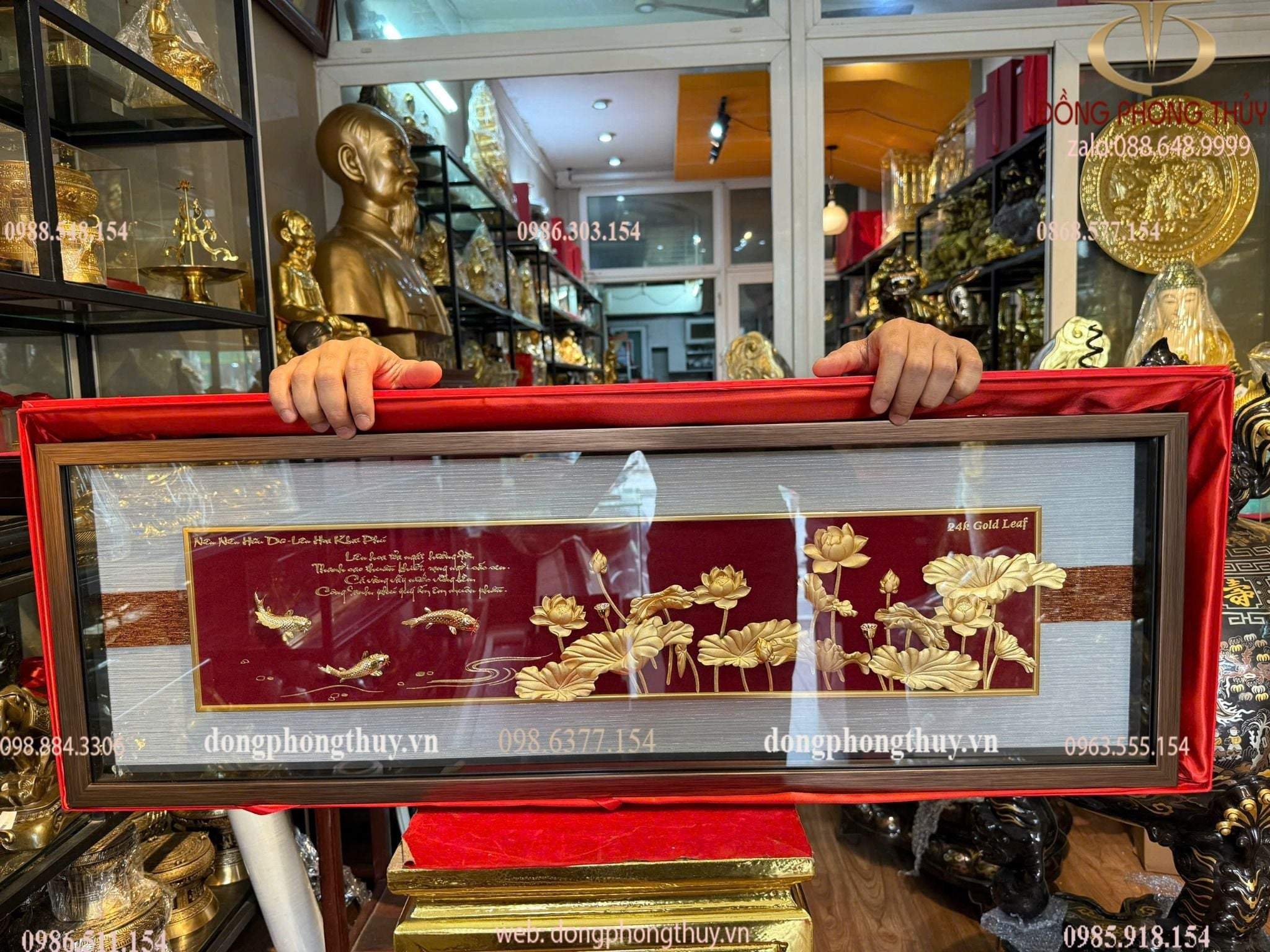 Tranh hoa sen bằng đồng mạ vàng 29x87cm