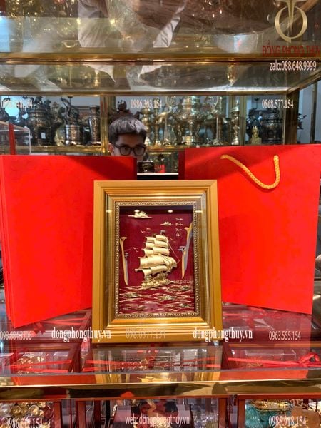 Tranh thuyền buồm - tranh thuận buồm xuôi gió bằng đồng mạ vàng 24k 20x25cm khung vàng