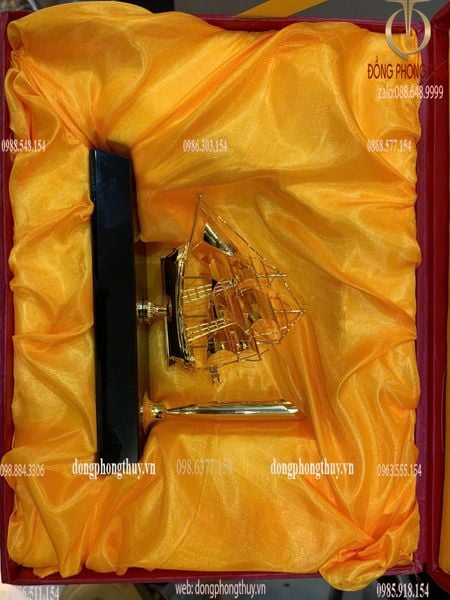 Thuyền buồm mạ vàng 24k ngang 15 cao 11 sâu 4,5cm