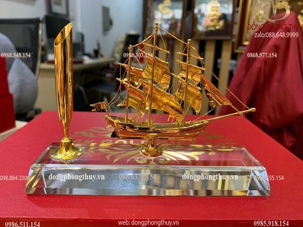 Thuyền buồm mạ vàng 24k ngang 15 cao 11 sâu 4,5cm