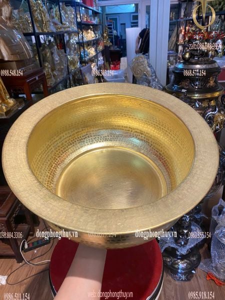 Chậu đồng vàng đường kính 35, lòng trong 28cm, bầu 33cm, cao 16cm nặng 1.6kg