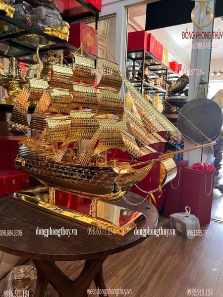 Quà tặng vip: Mô hình thuyền buồm mạ vàng 24k