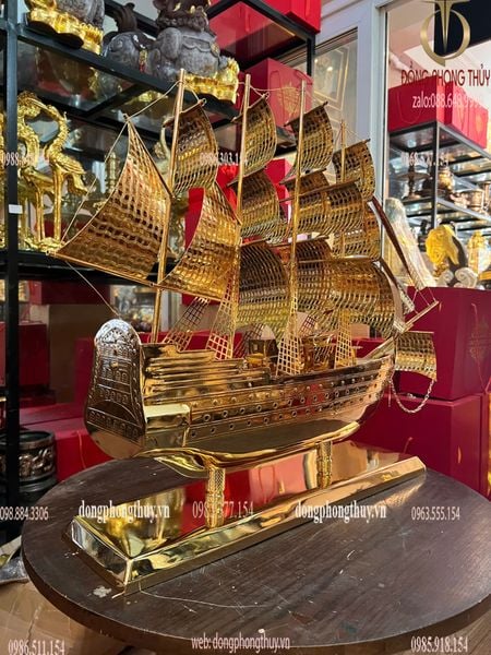 Quà tặng vip: Mô hình thuyền buồm mạ vàng 24k