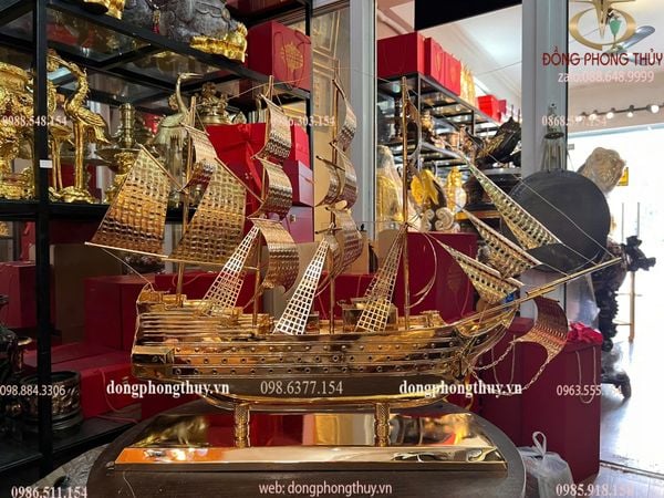 Quà tặng vip: Mô hình thuyền buồm mạ vàng 24k