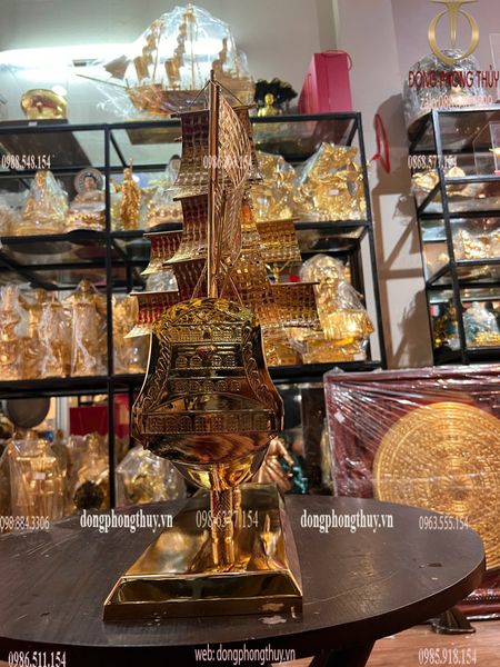 Quà tặng vip: Mô hình thuyền buồm mạ vàng 24k