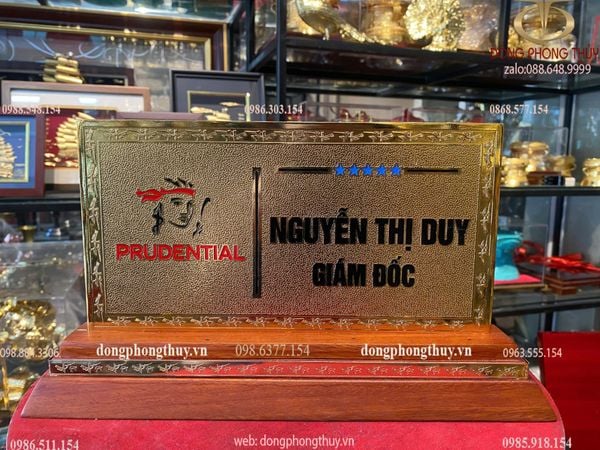 Biển chức danh bằng đồng mạ vàng 24k cao 17cm ngang 24.5cm