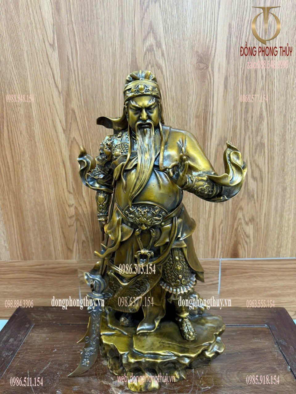 Quan công trấn ải bằng đồng cao 47 ngang 26 nặng 12kg