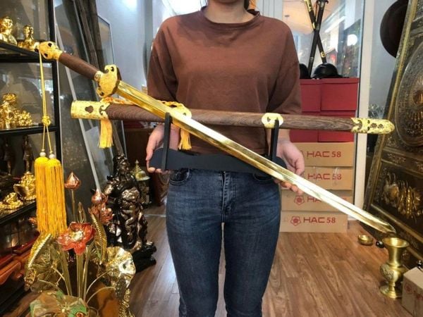 Kiếm phong thủy dát vàng