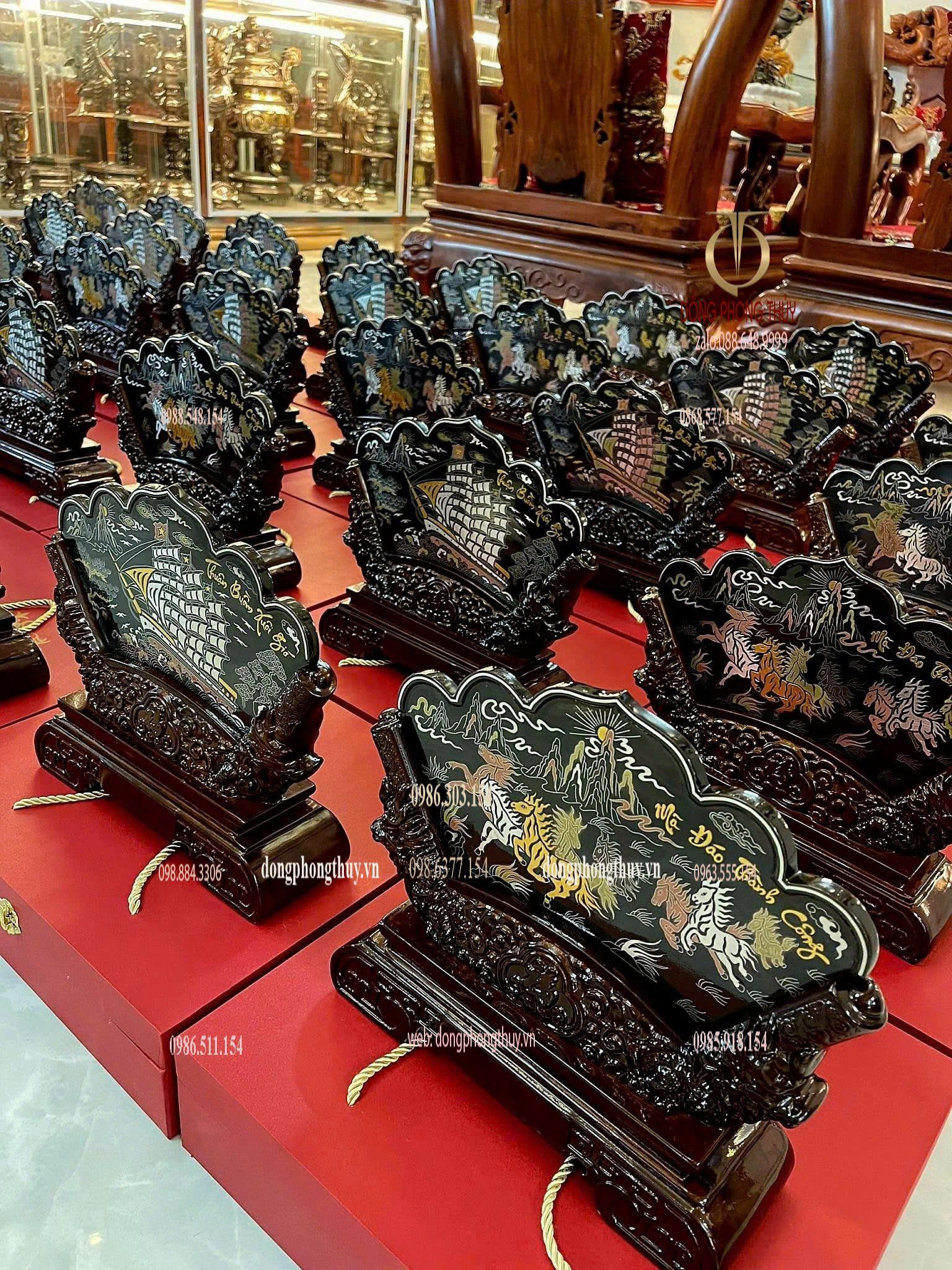 Tranh mã đáo thành công để bàn khảm ngũ sắc