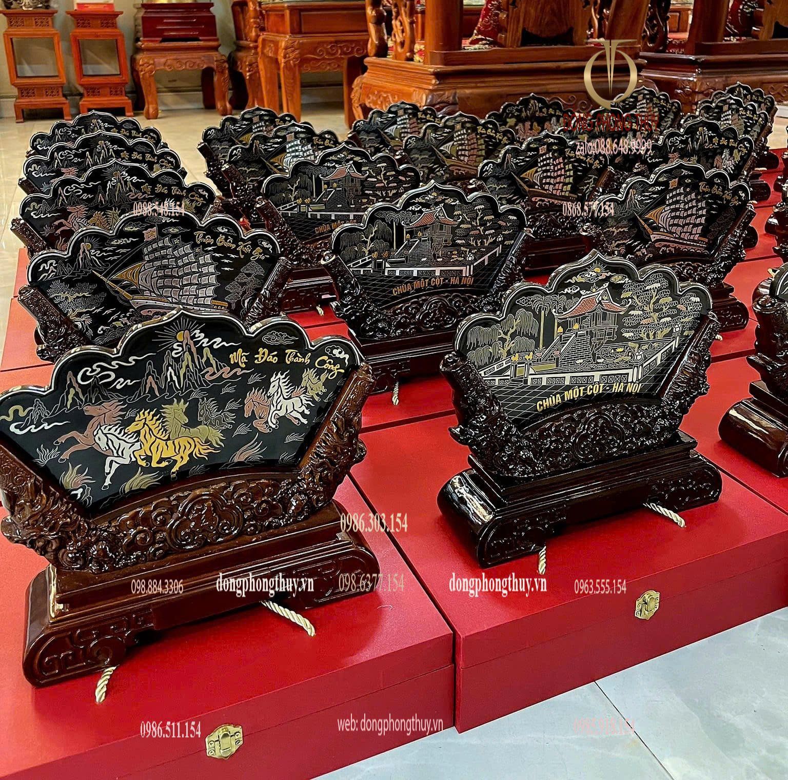 Tranh mã đáo thành công để bàn khảm ngũ sắc