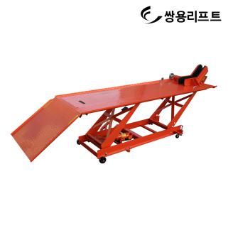 Xe Nâng Bảo Trì Xe Máy (Moto Cycle Lift) SN0501 SSang Yong. Made in Korea. Code 3.00.400.0035 | Www.Thietbinhapkhau.Com | Công Ty PQ 