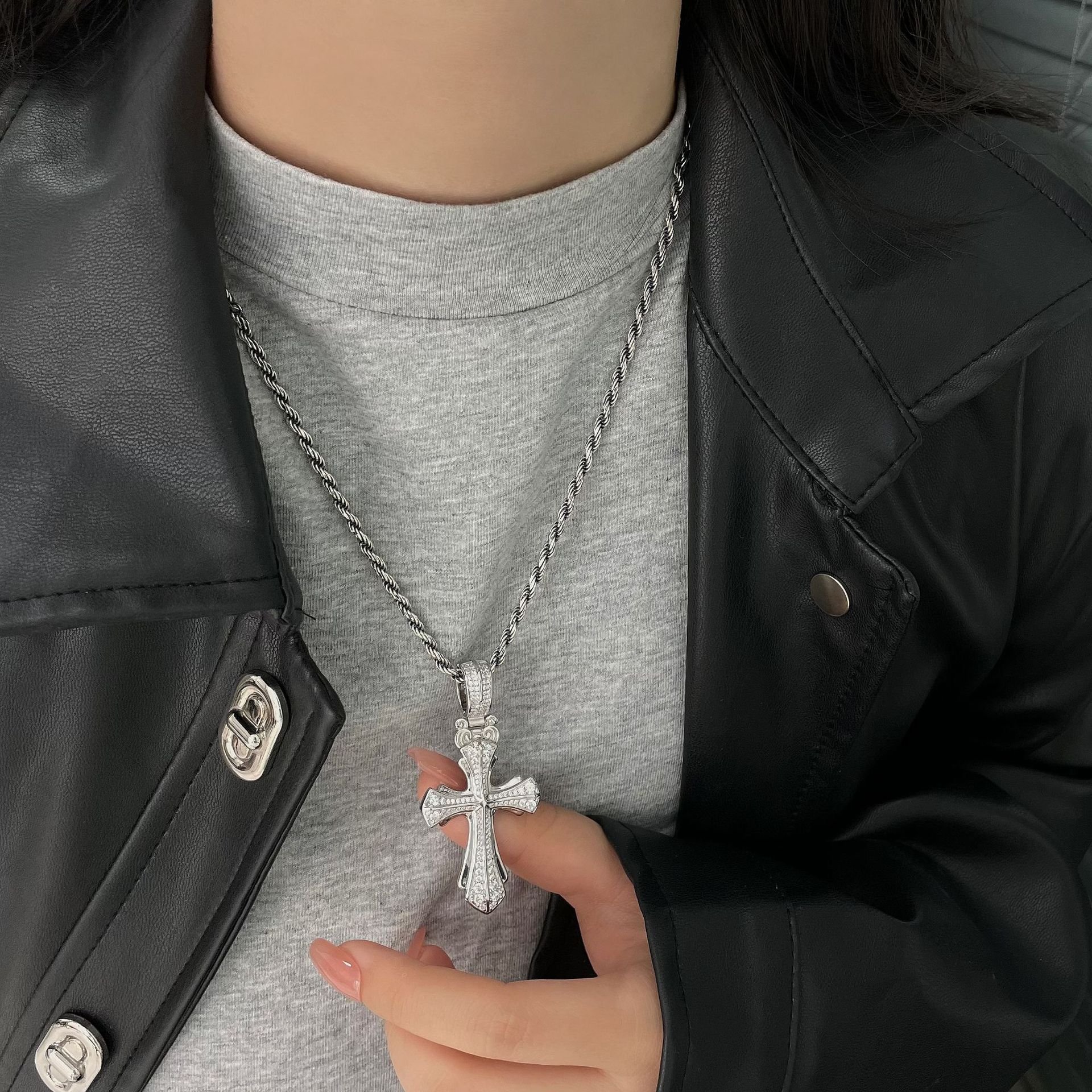 Mặt Dây Bạc Thái Thánh Giá Đính Full Đá - MB399
