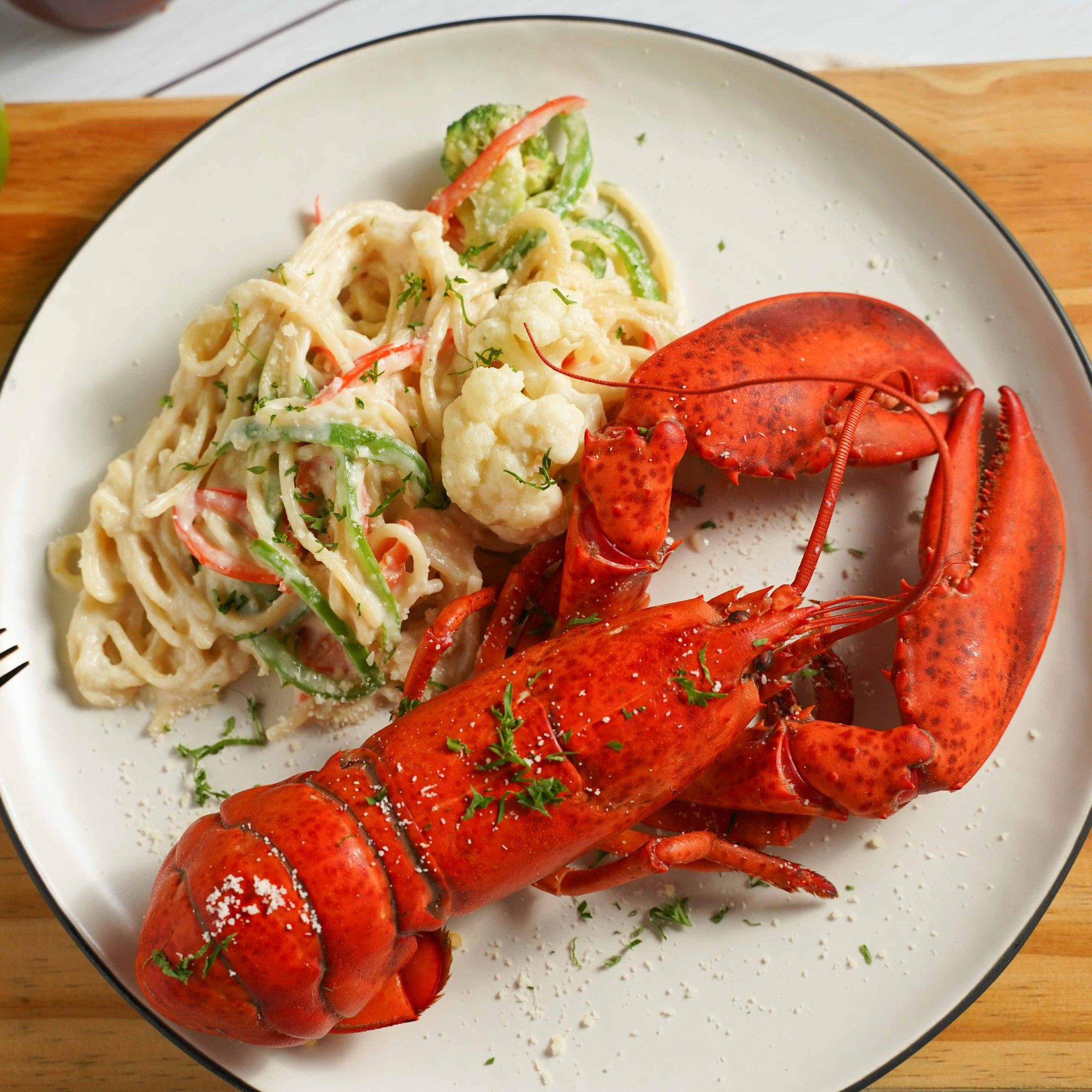 Mì Ý Tôm Hùm Alaska Sốt Kem Tỏi (Cook Lobster)