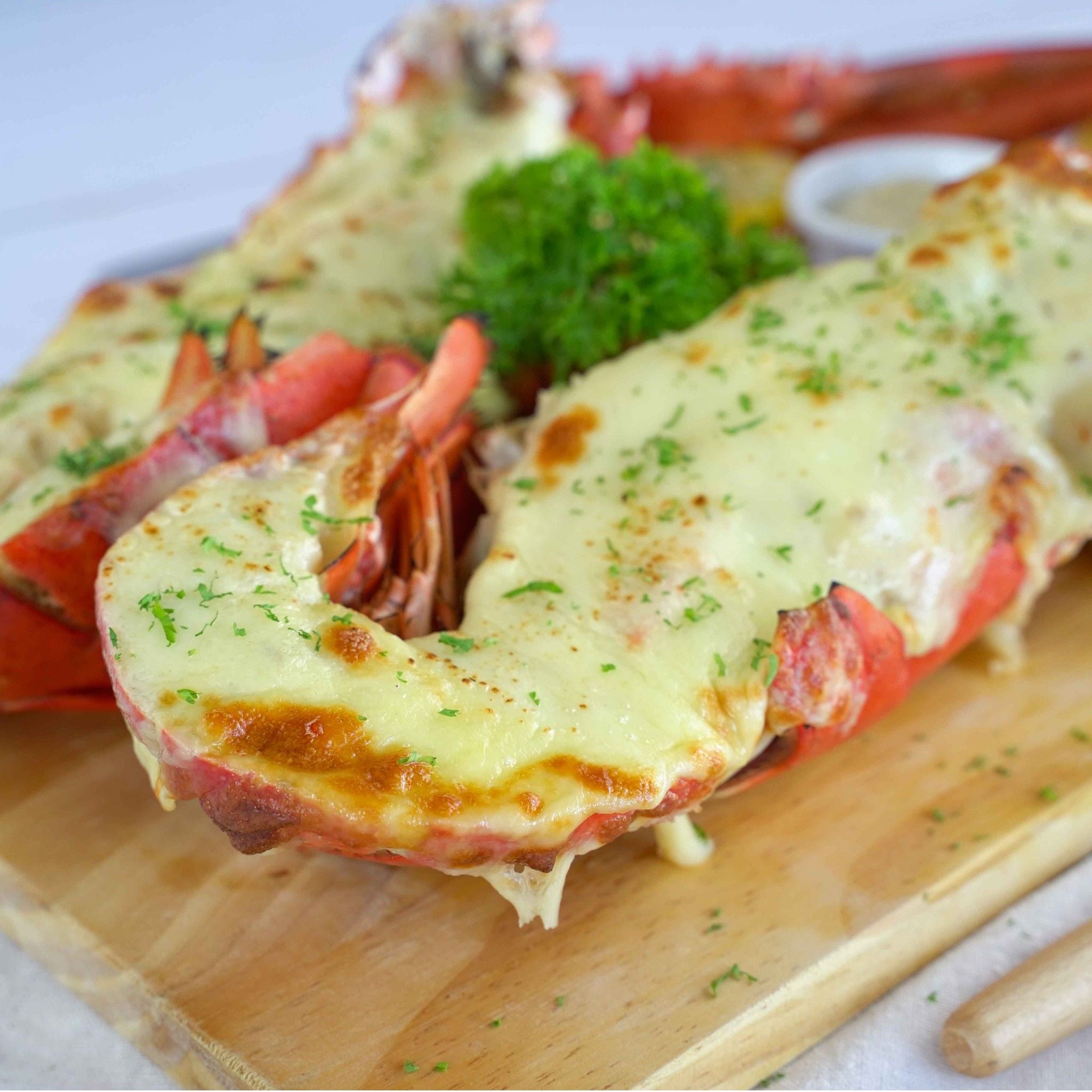 Tôm Hùm Alaska Nướng Phô Mai – Lobster Bay
