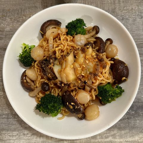 Mì Bào Ngư Cồi Điệp Sốt Tương Đen