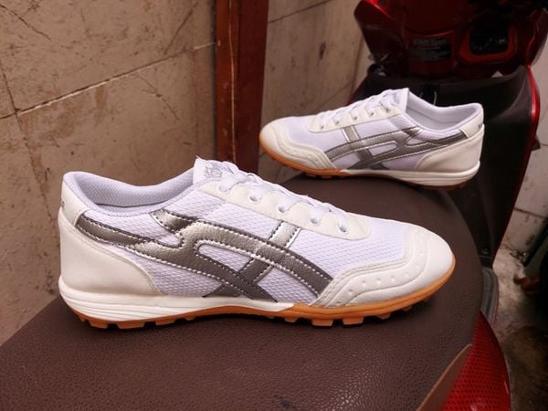 Giày Bata sân cỏ nhân tạo