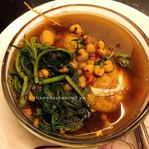 Trứng vịt lộn hầm thuốc bắc 