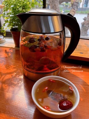  Trà củ sen táo đỏ đường phèn giảm ho cho bé 