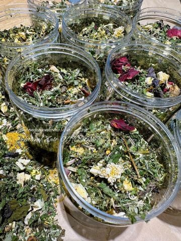  Xông mặt thảo dược lá trà cổ giảm mụn, đẹp da 