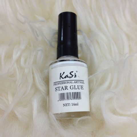 Keo quét quanh móng chống dính sơn lên da