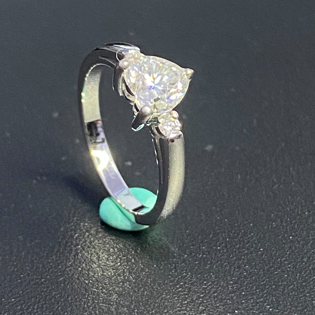 Nhẫn nữ vàng 750 18k moissanite trái tim 6li mã TT0110