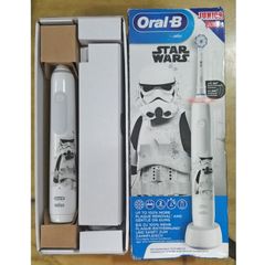 Bàn chải điện cho bé từ 6 tuổi trở lên Oral-B Junior Star Wars Kids 6+