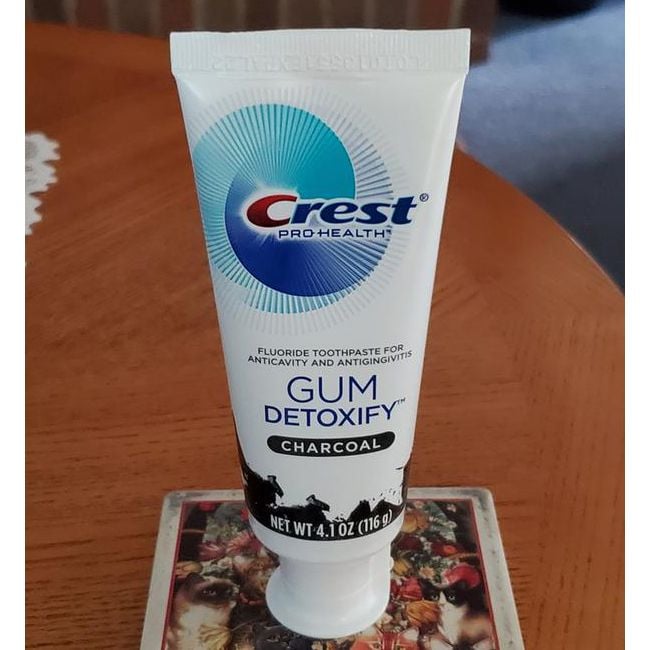 Kem đánh răng Crest Pro Health Gum Detoxify Charcoal Soft Mint 116g