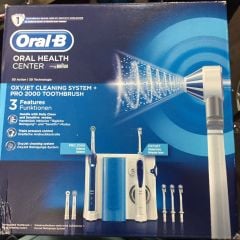 Bộ tích hợp Tăm nước Oral B Oxyjet và Bàn chải đánh răng điện Oral B Pro 2000