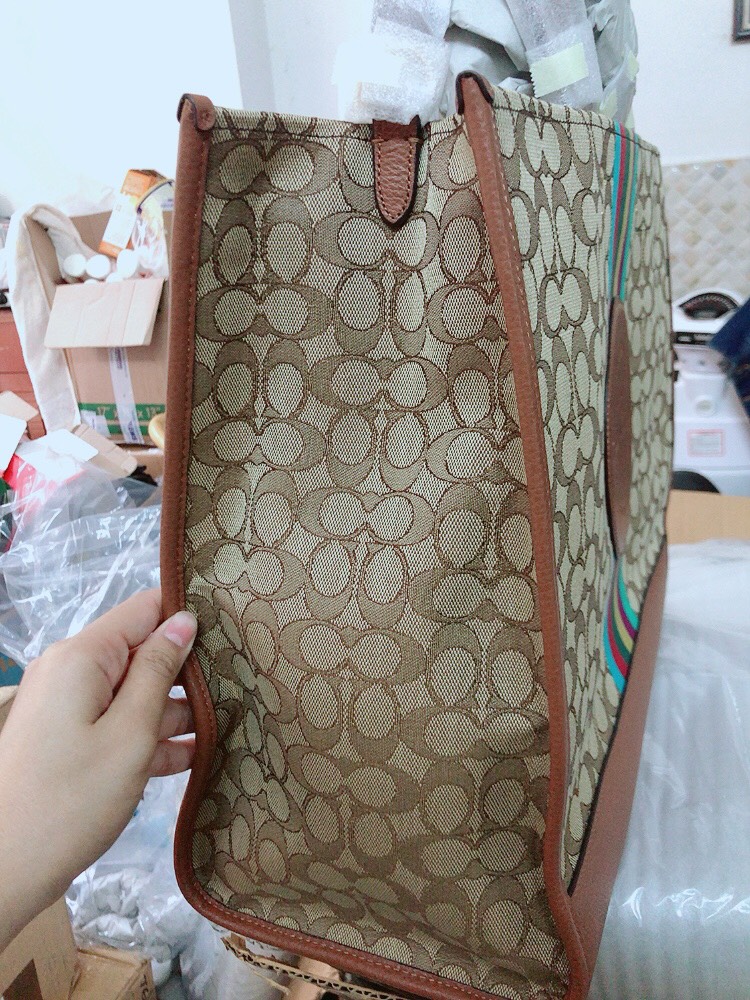 Túi xách da nam Coach New York họa tiết sọc màu – TIẾN THÀNH BEAUTY Túi xách da nam Coach New York họa tiết sọc màu – TIẾN THÀNH BEAUTY