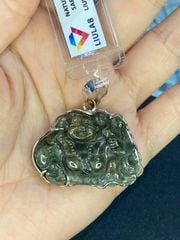Mặt dây ông Di Lặc saphia xanh nặng hơn 75 carat. Full kiểm định