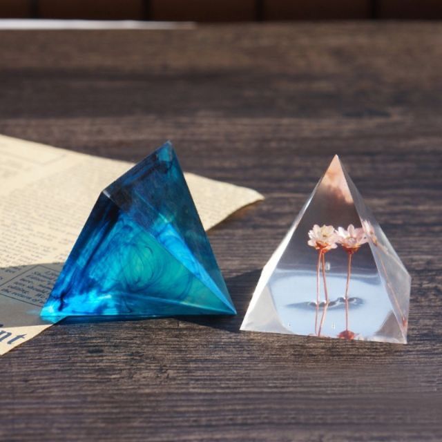 Khuôn resin kim tự tháp 5cm
