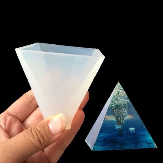 Khuôn resin chóp kim tự tháp 5cm