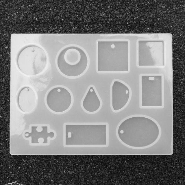 Khuôn resin làm móc khóa resin hoặc mặt dây chuyền resin mẫu 2