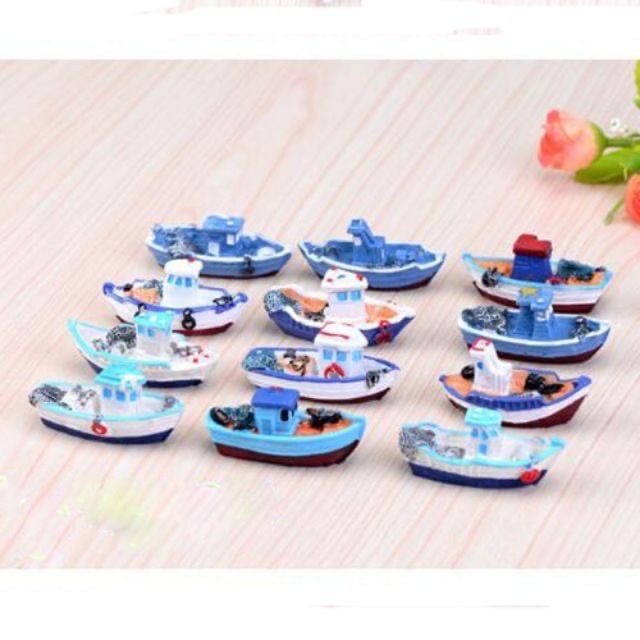 Mô hình tàu thuyền mini bằng nhựa sơn màu