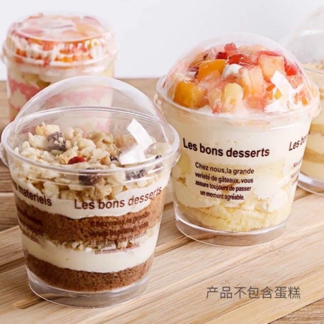 Ly tiramisu Lesbon nhựa tròn nắp cầu chữ đen 7770.