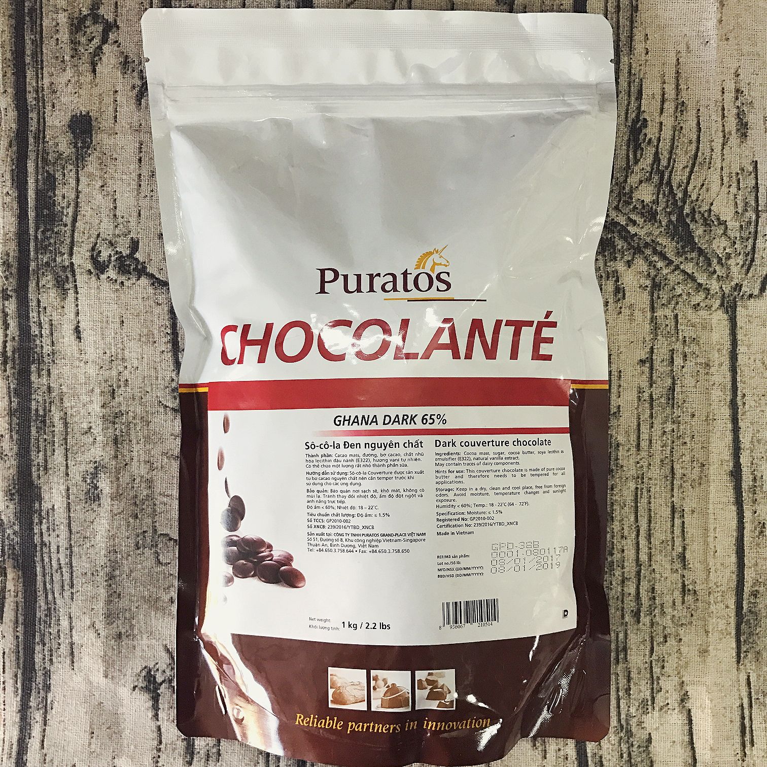 Socola nút đen 65% Puratos 1kg.