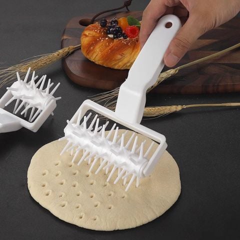 Dụng cụ đục lỗ bánh nhựa