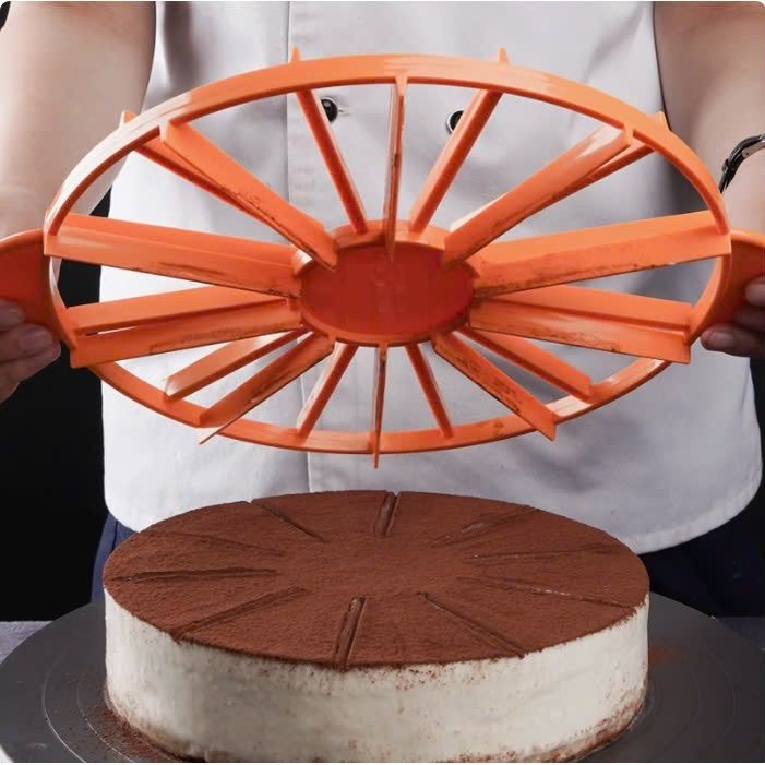 Dụng cụ chia bánh tròn
