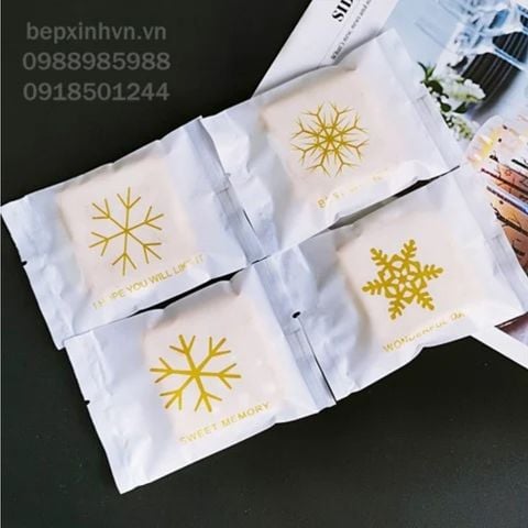 Túi hàn đựng bánh kẹo Hoa Tuyết nhũ vàng nền trắng 7x10cm (100 túi)