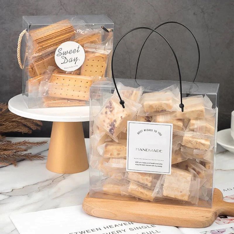 Hộp nhựa mica trong quai xách đen