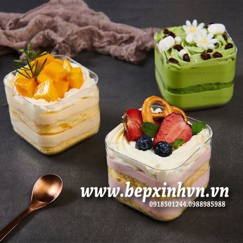 Hộp nhựa tiramisu vuông cứng GD2013