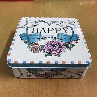 Hộp thiếc đựng bánh kẹo vuông Valentine