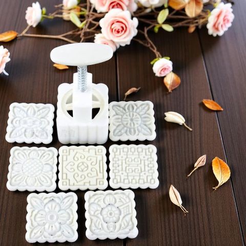 Khuôn bánh trung thu lò xo 125g 7 mặt vuông