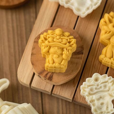 Khuôn trung thu lò xo 150g 01 mặt mèo múa lân